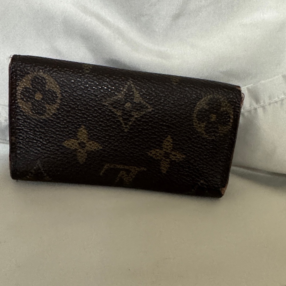 Louis Vuitton Monogram Canvas Key Pouch in Brown with Gold Snap - Picture 5 of 16